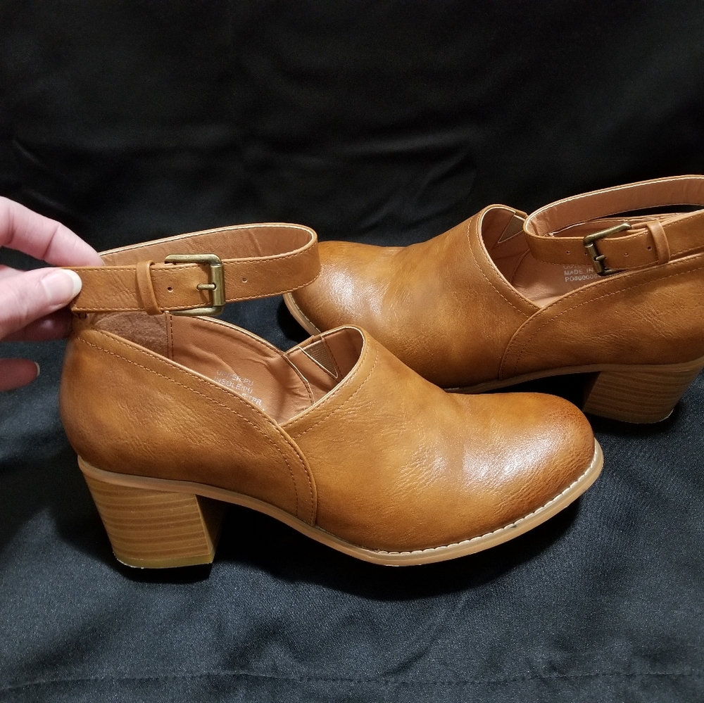 Brinley Co., Ankle Strap Clog, Women's Size 12, Brown